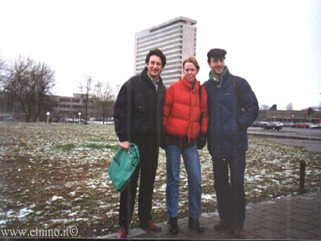 erasmus friends outside.jpg